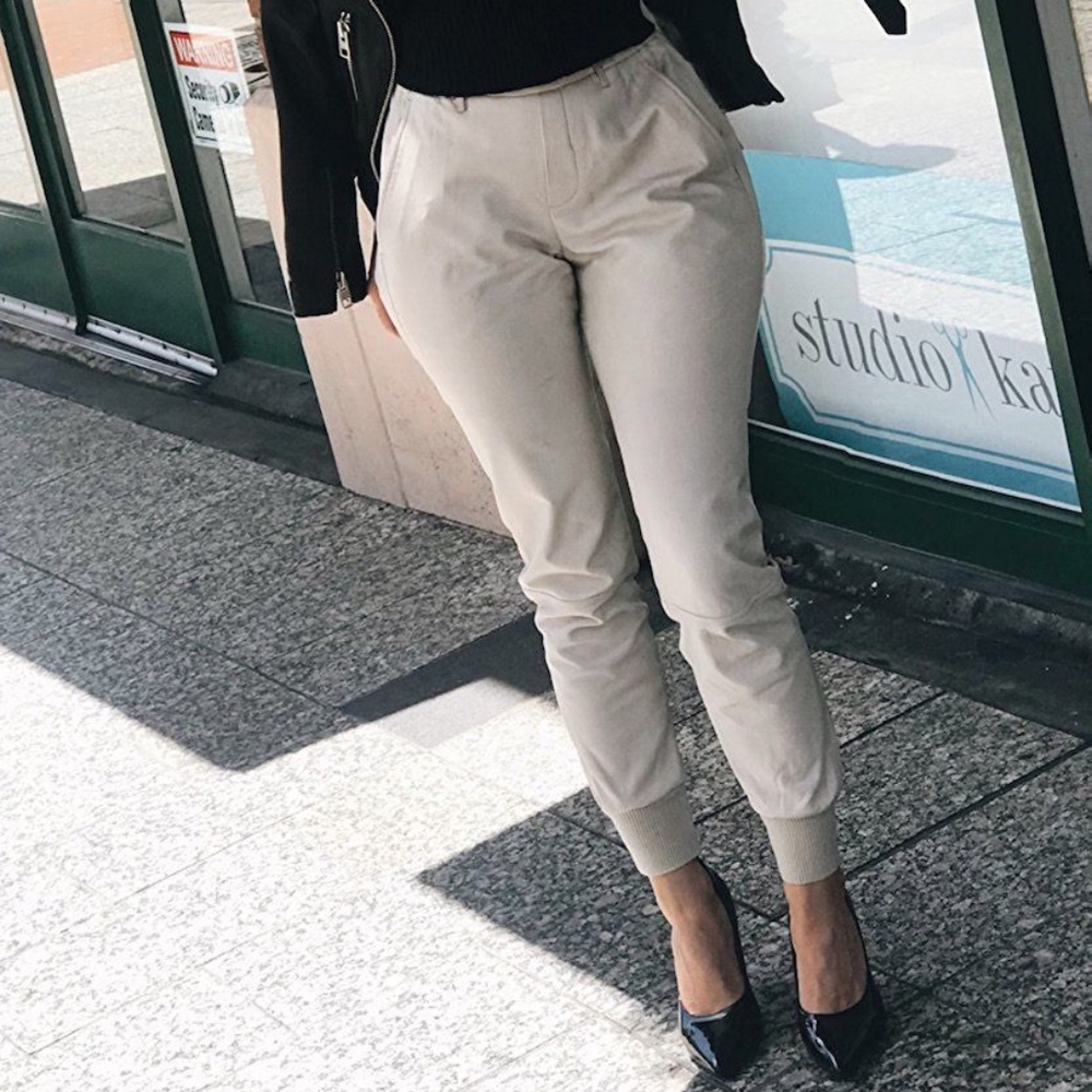 Vince Leather Jogging Track Pants in Vintage Baige